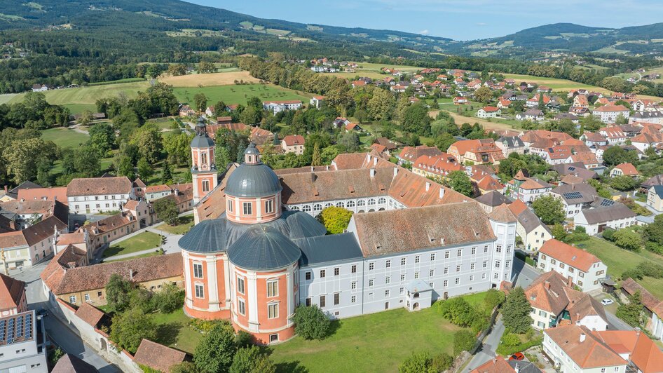 Schloss und Kirche Pöllau_Oststeiermark | © Helmut Schweighofer