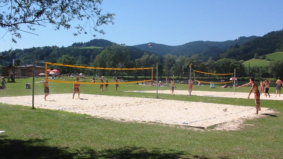 Zwei Beachvolleyplätze stehen zur Verfügung. | © Gemeinde Krieglach