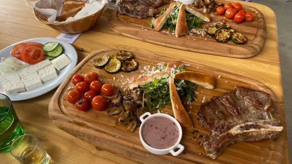 Kulinarik im Fellini Steak und Grillhouse | © Fellini Steak & Grillhouse