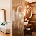 Photo of Double room, shower, toilet, deluxe