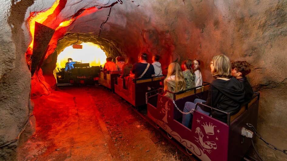 Grazer Märchenbahn im Schlossberg | © GMB - Harry Schiffer