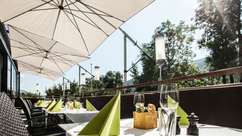 Die sonnige Terrasse des Restaurant Zirngast in Schladming